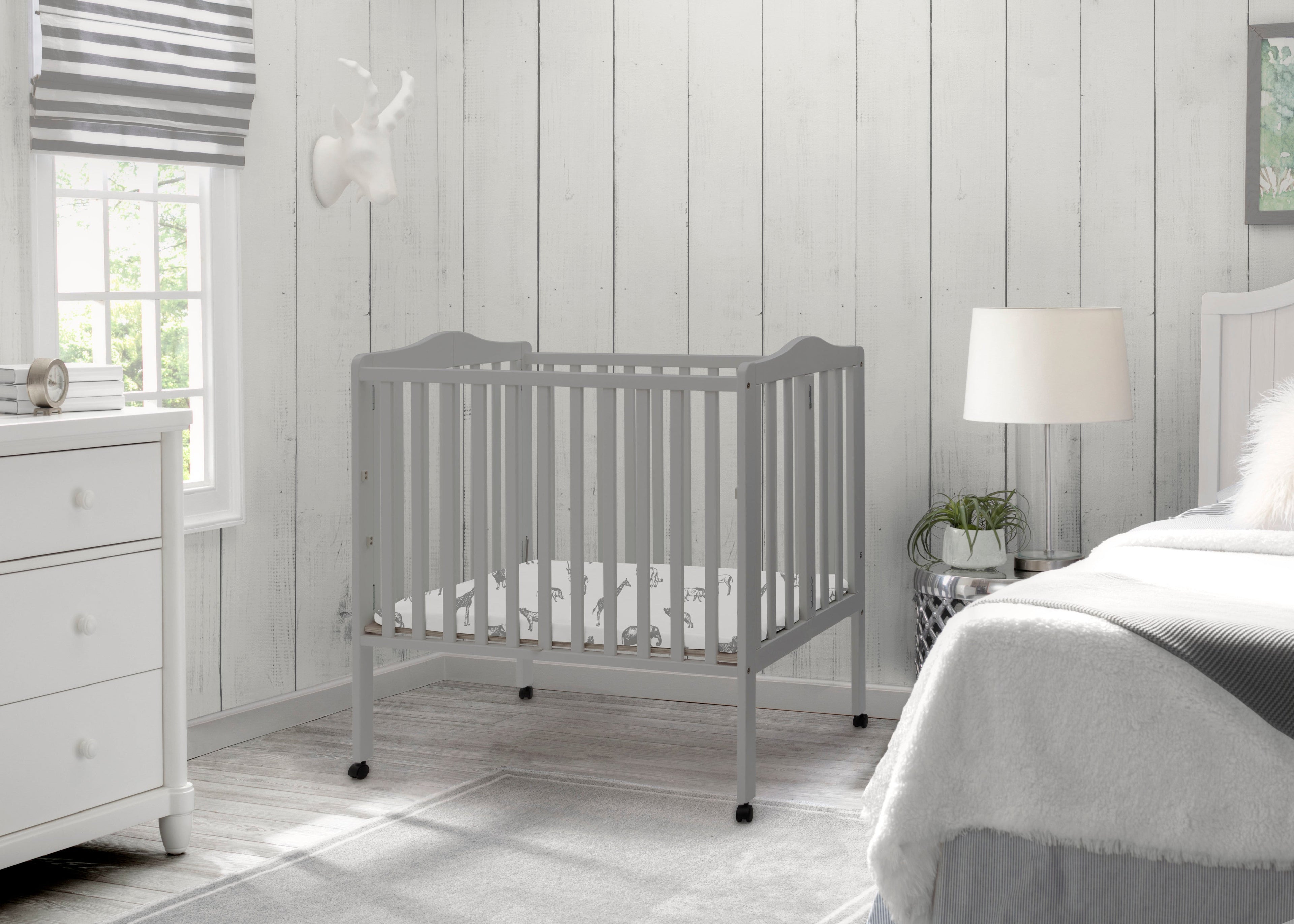 Folding Portable Mini Baby Crib with 1.5-inch Mattress
